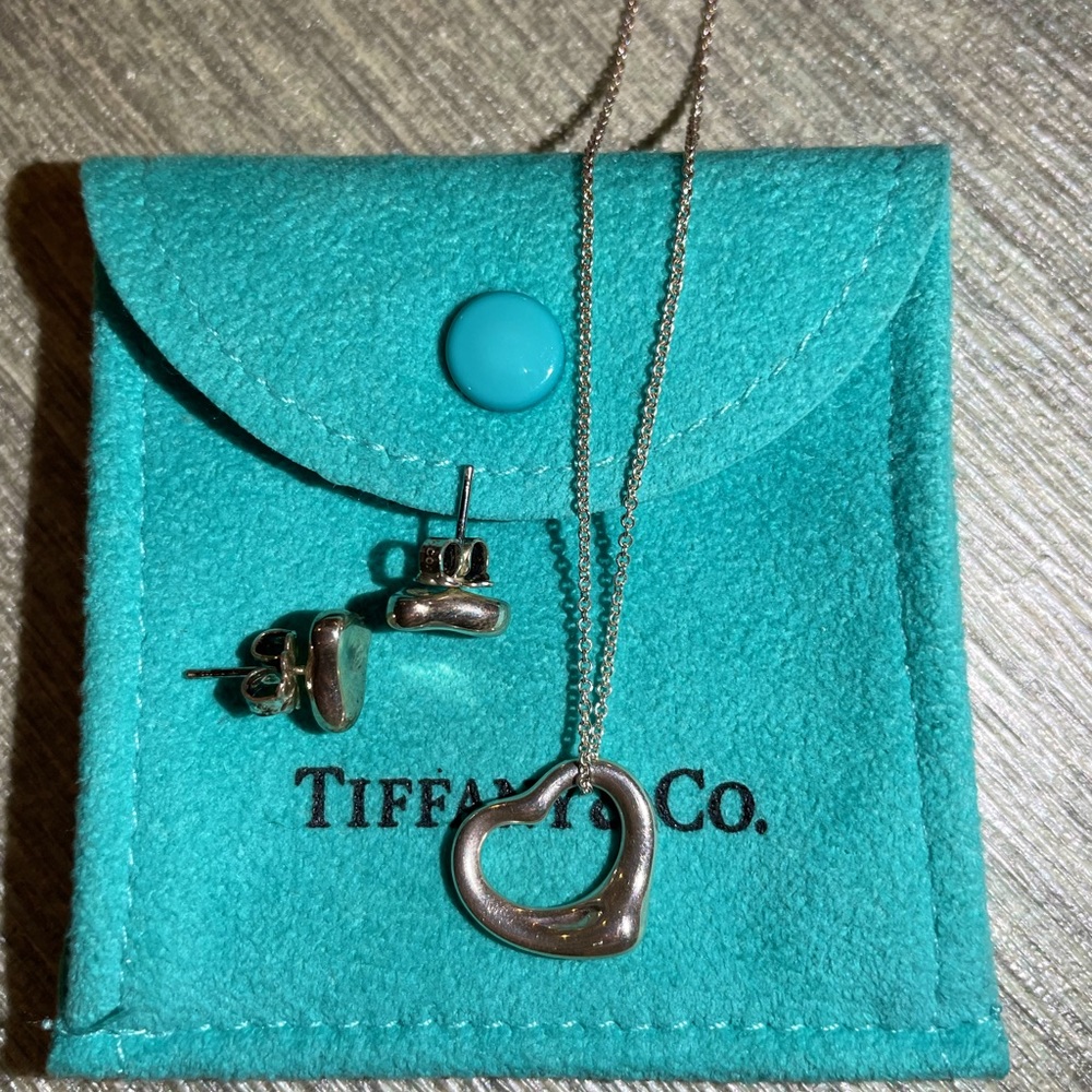 Perfect condition Elsa Paretti / Tiffany & Co. open heart necklace earring set!